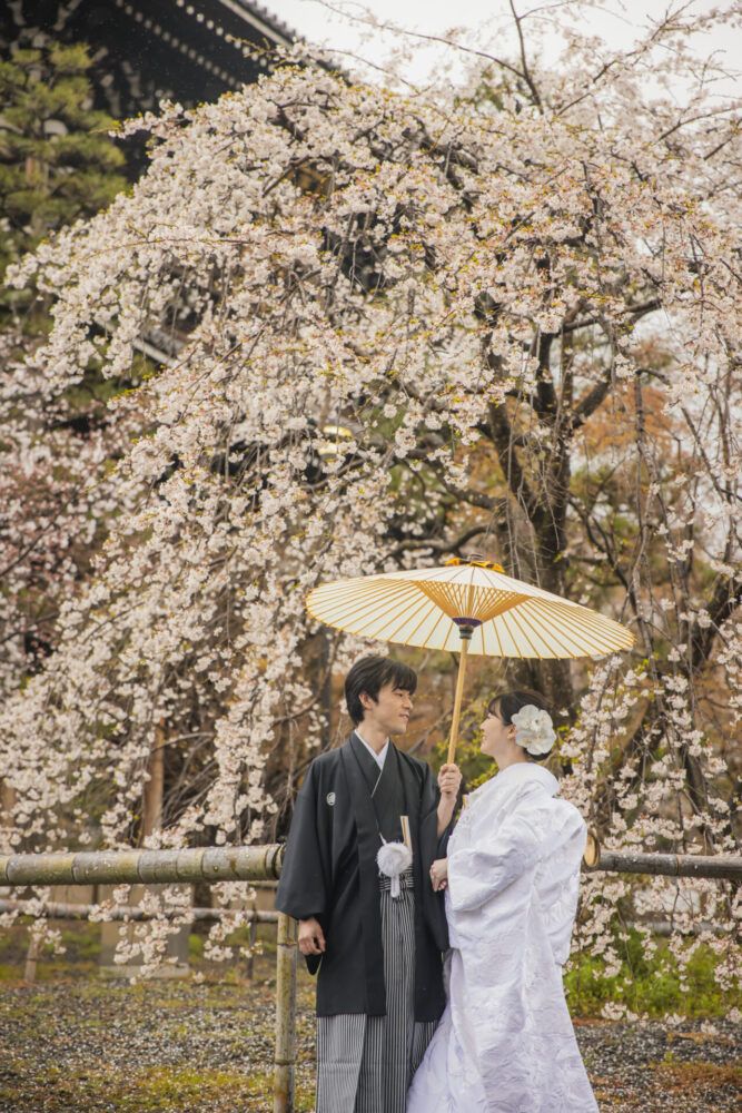 金戒光明寺で白無垢の花嫁と新郎