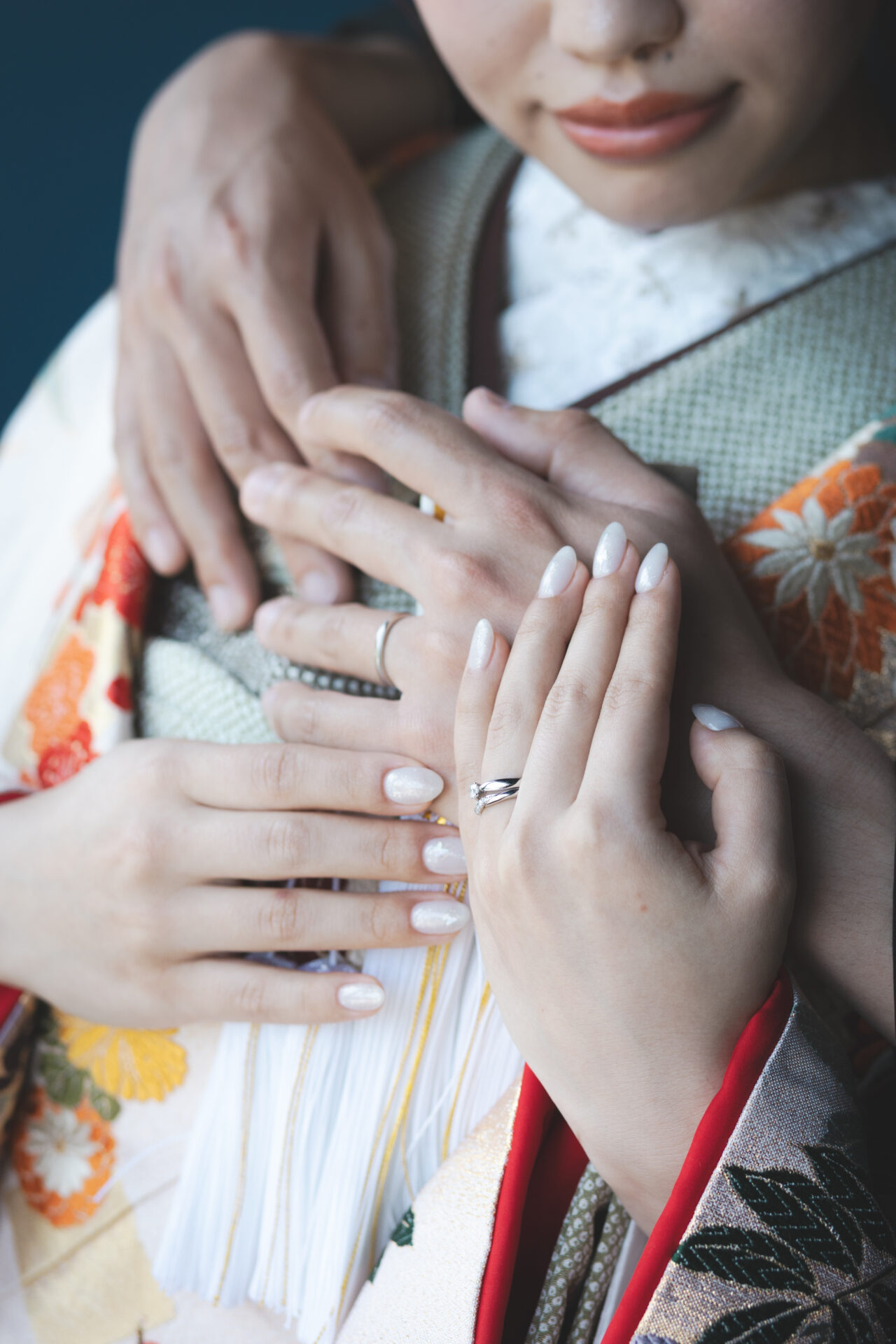 フォトウエディング　記念の結婚指輪と婚約指輪のショット