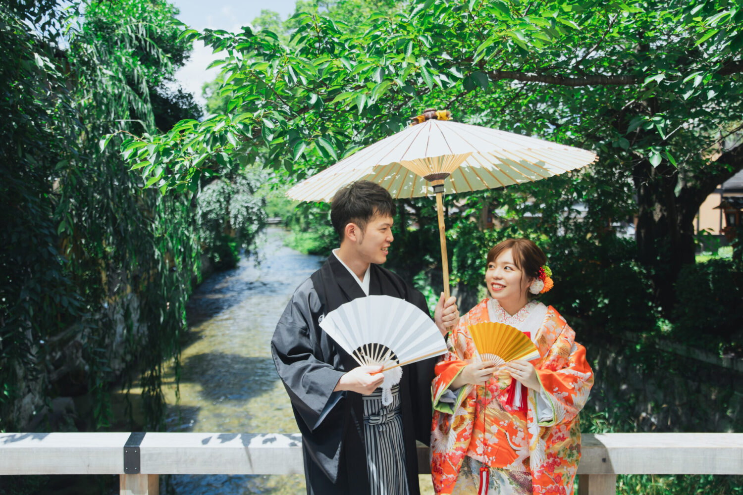 夏だからこその緑の濃さと美しさがある夏の京都。もちろん暑いというデメリットはありますが、夏ならではの美しい木々たちが出迎えてくれます。