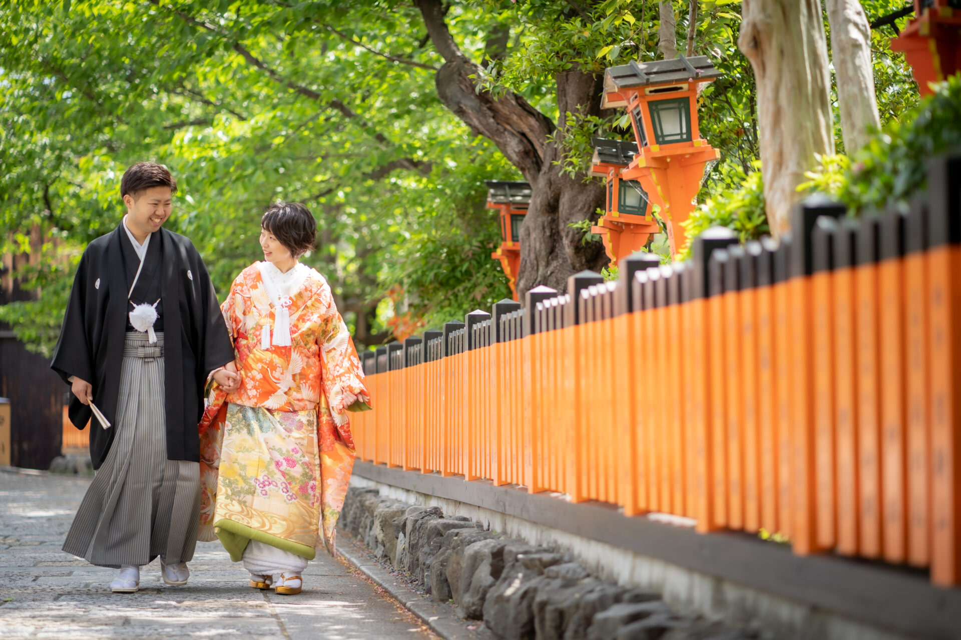 会食だけでもなく、フォトウェディングだけでもない、二つが合わさって
唯一無二の体験になります。
歴史深い土地でのフォトウェディング、さらに発展した京都の和食、たくさんの思い出が京都という地で紡がれることでしょう。