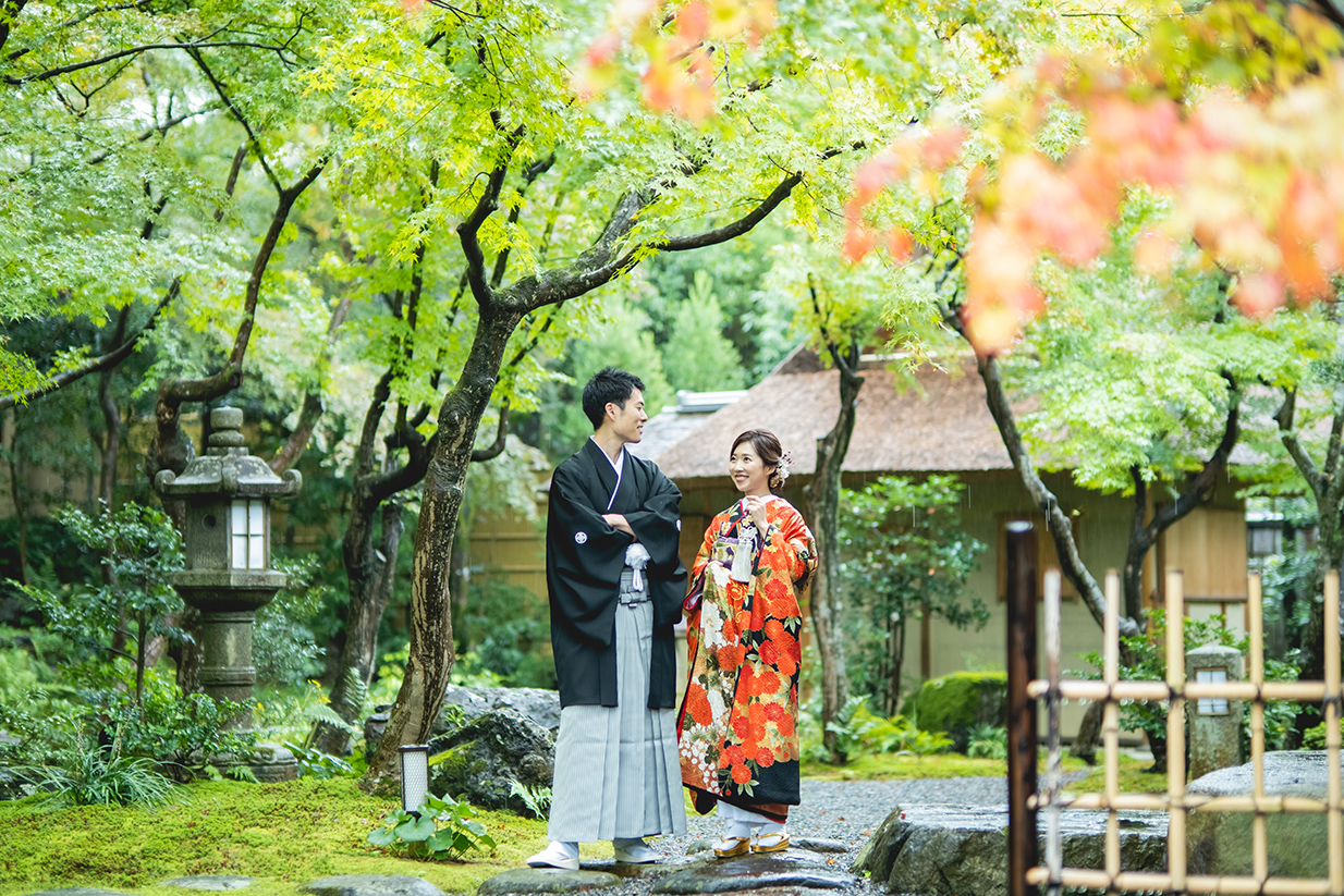高台寺ひらまつ
敷地内にある七代目小川治兵衛（植治）による美しい日本庭園での撮影が可能。この庭園は、四季折々の風情を感じられる特別なロケーションとして、多くのカップルに選ばれています。