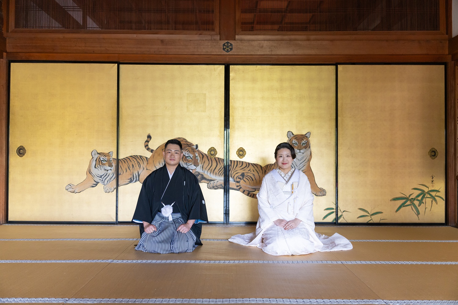 金戒光明寺の「虎の襖」を背景にフォトウェデング