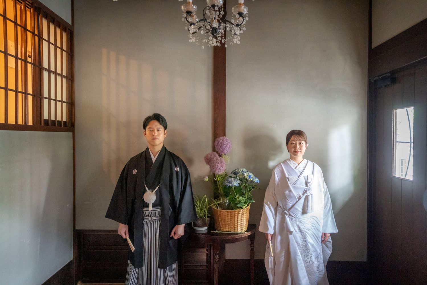 京町家のエントランスでの白無垢撮影
