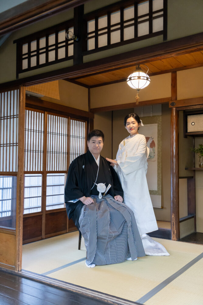 白無垢の新婦と黒紋付の新郎|京都町屋寫眞館でのウェディングフォト