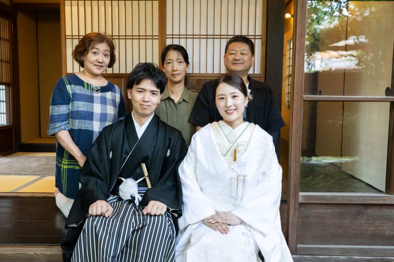 白無垢と紋服姿のお二人とご家族