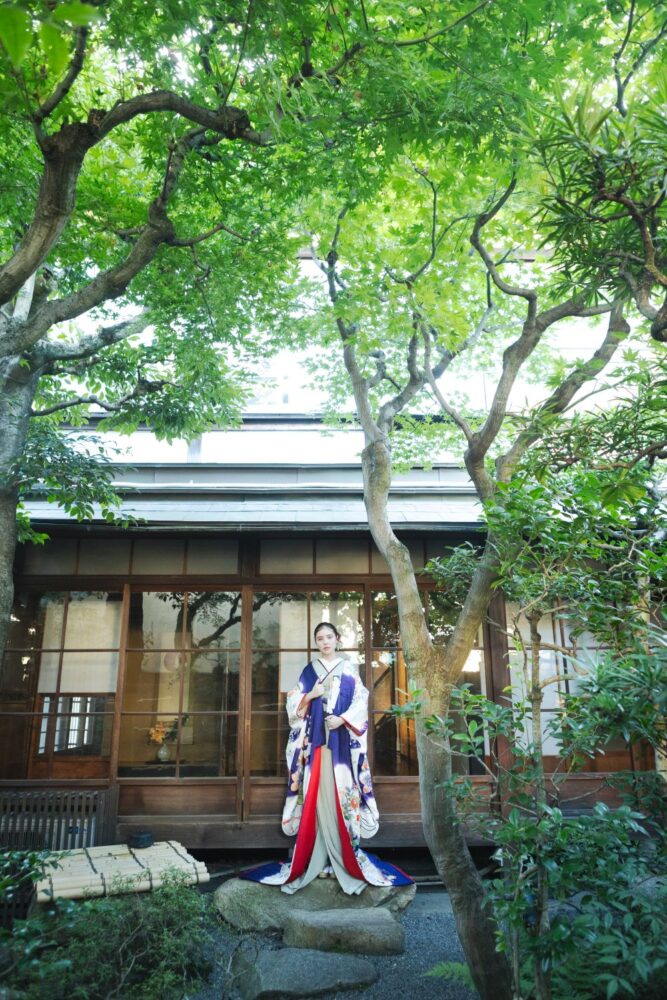 京町家の庭園にて。色打掛の花嫁のフォトウェディング。