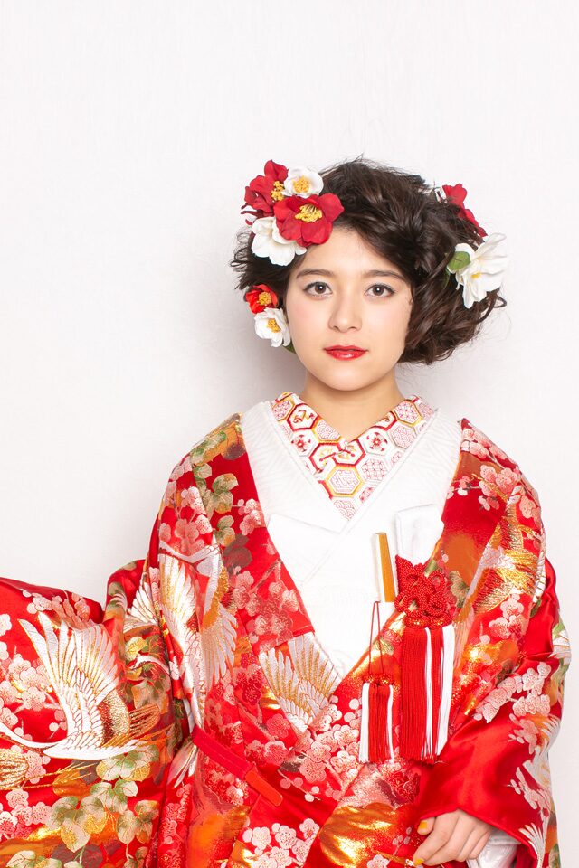 大正ロマンな雰囲気を演出するフィンガーウェーブのヘアセットをした和装の花嫁